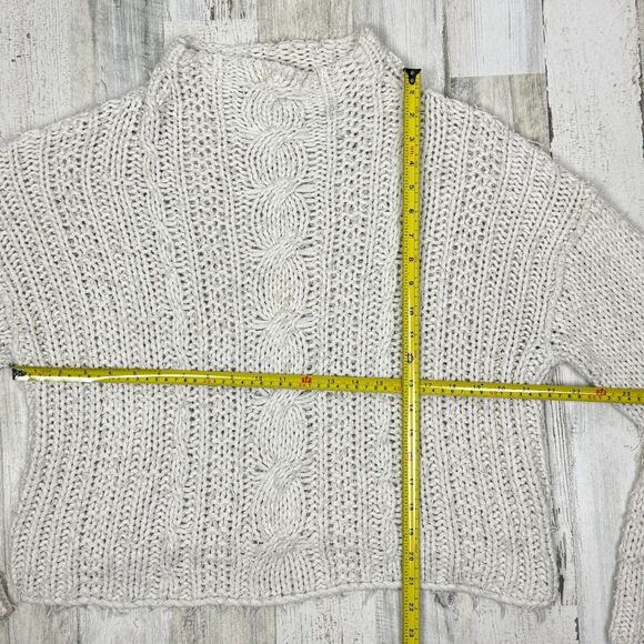 Free People distressed chunky comfy cream Cable Favorite Sweater size medium - Picture 10 of 12